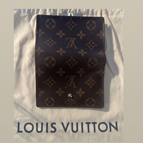 AUTHENTIC Louis Vuitton Kiss Lock Monogram Wallet - Picture 3 of 12